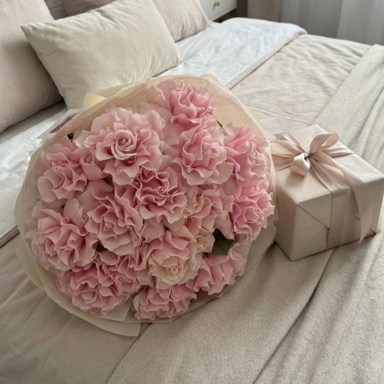 Букет из 15 розовых французских роз